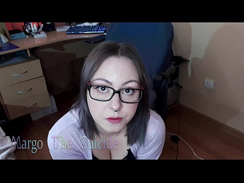 ❤️ Merch Sexy gyda Sbectol Yn Sugno Dildo'n Ddwfn ar y Camera ❤ Fideo ffycin ar cy.milf300com.ru